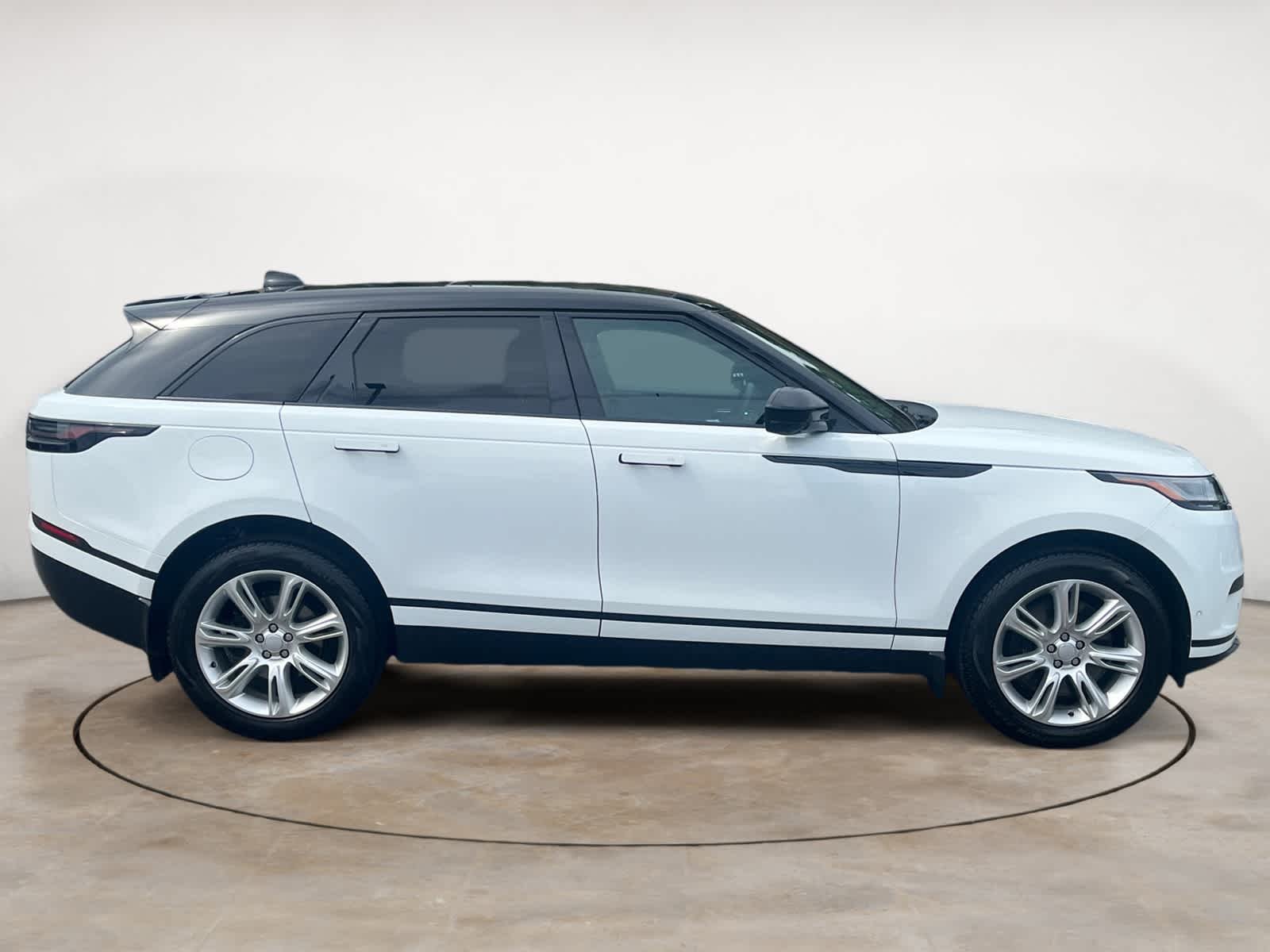 Certified Used 2026 Fuji White Land Rover S image 9