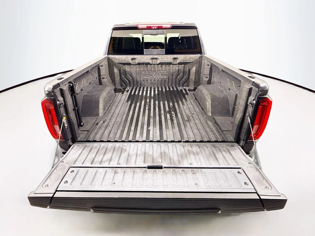 Used 2022 Silver GMC Denali Ultimate image 28