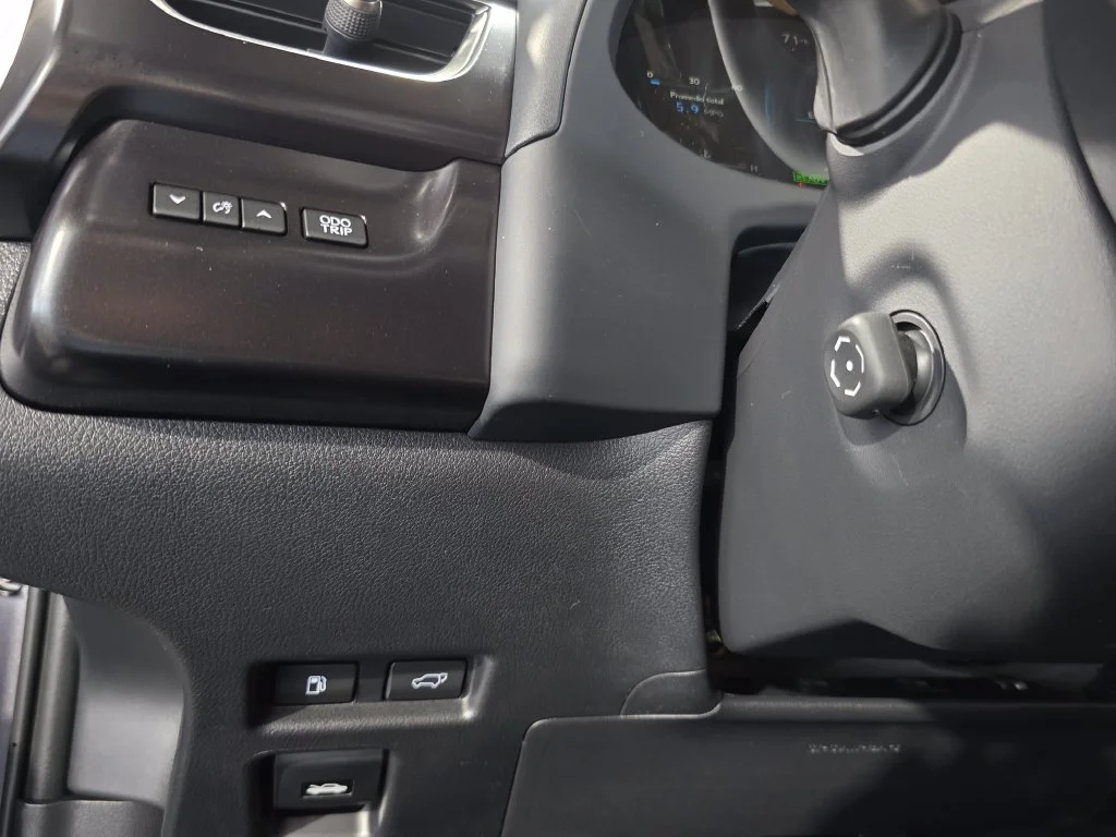 Used 2025 White Lexus 300h Premium image 14