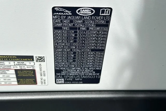 New 2026 Fuji White Land Rover SE image 27