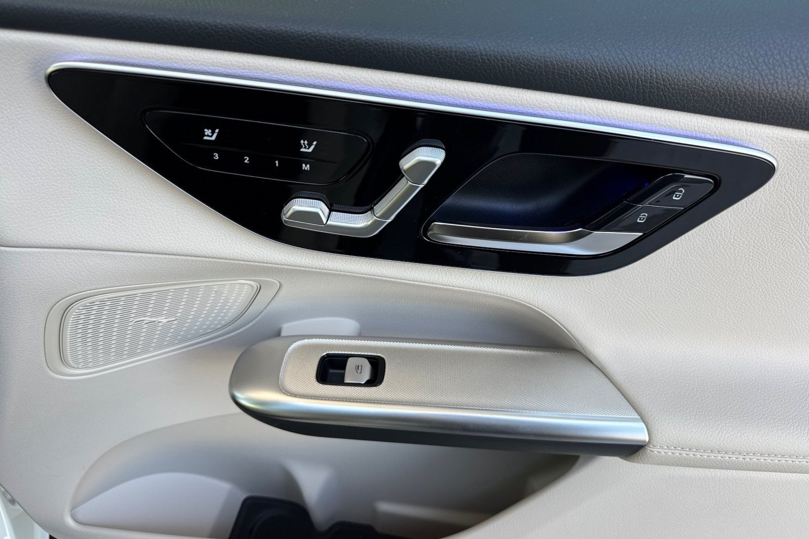 New 2026 Polar White Mercedes-Benz GLC 300 image 34