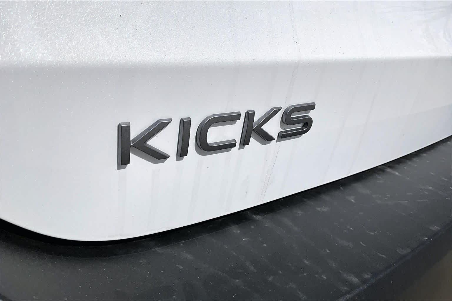 Used 2026 Aspen White Tricoat Nissan SV image 8
