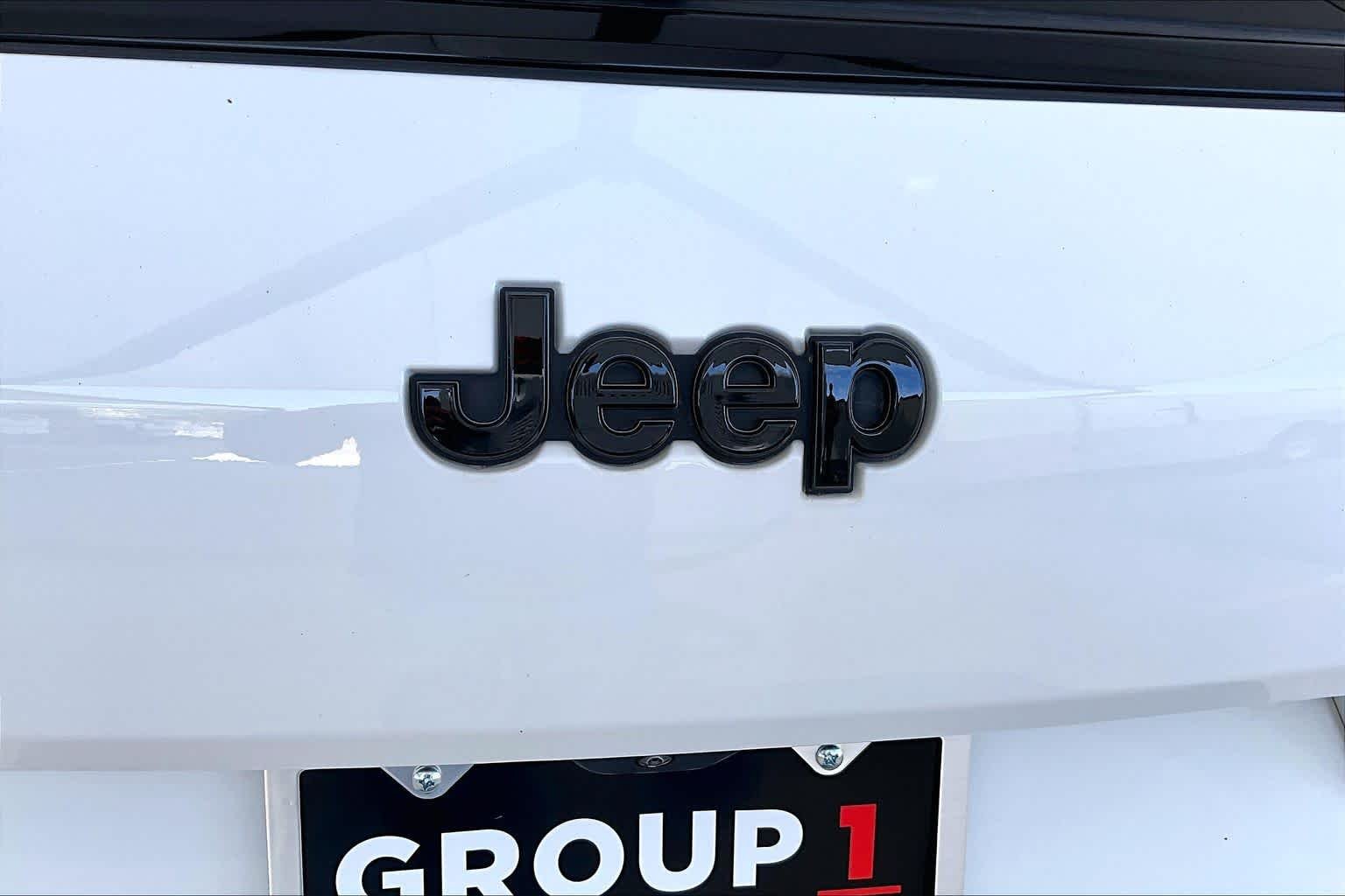 Used 2025 Bright White Clearcoat Jeep Altitude X image 31