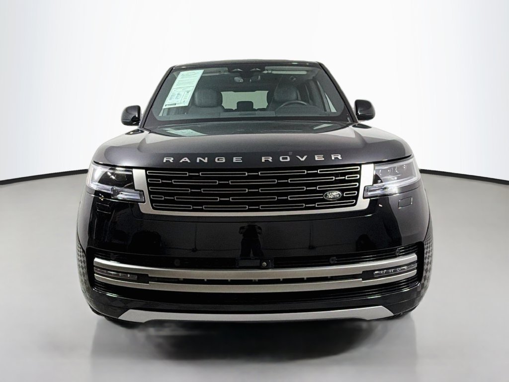 Certified Used 2024 Black Land Rover SE image 2