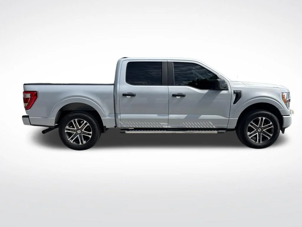 Used 2022 White Metallic Ford XL image 4