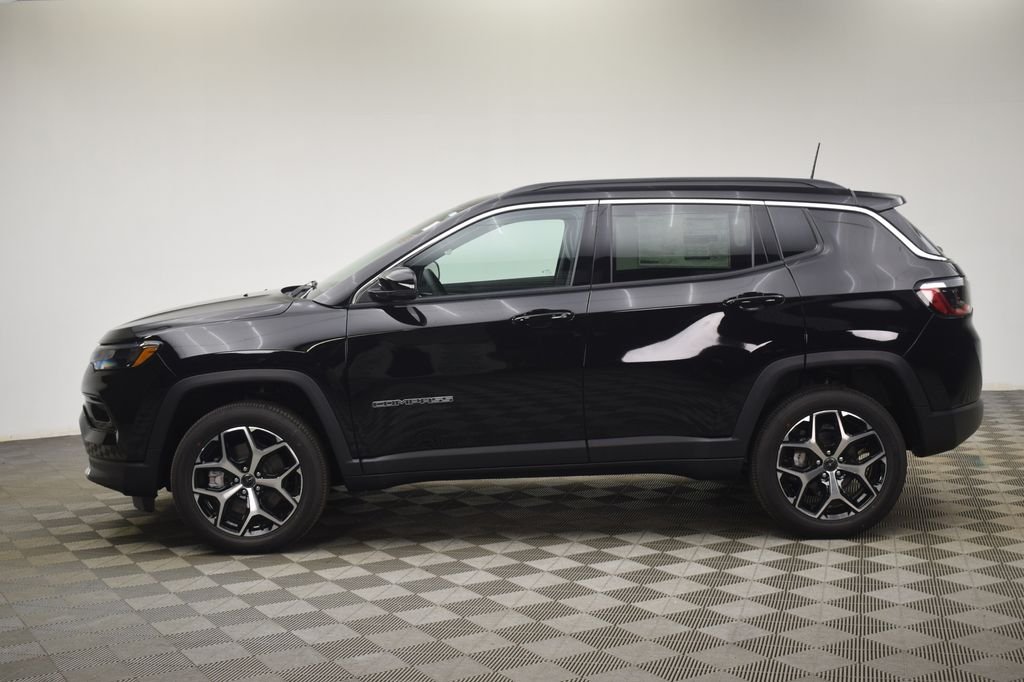 New 2026 Diamond Black Crystal Pearl-Coat Exterior Paint Jeep Limited image 13