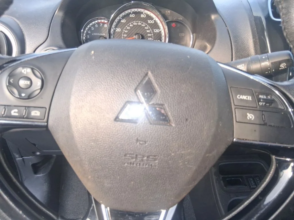 Used 2022 Black Mitsubishi SE image 10