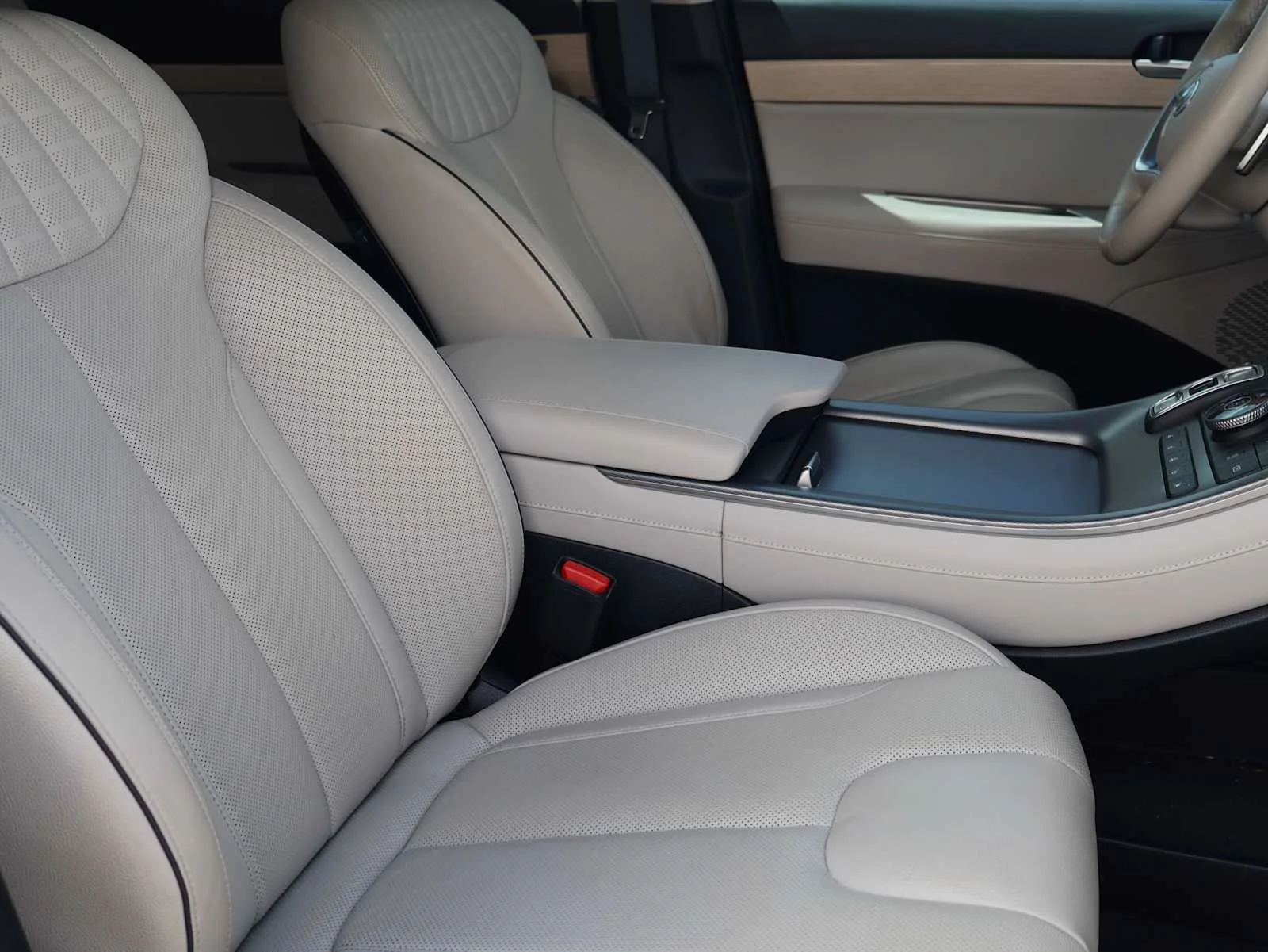 Used 2024 Hyper White Hyundai Limited image 13
