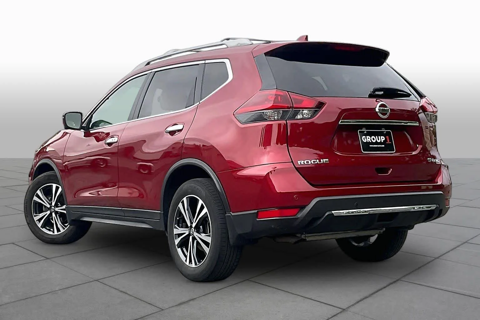 Used 2020 Scarlet Ember Tintcoat Nissan SV image 11