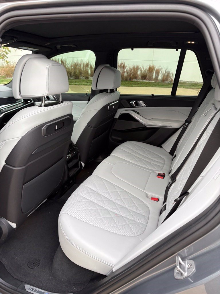 Used 2024 Gray BMW xDrive40i image 13