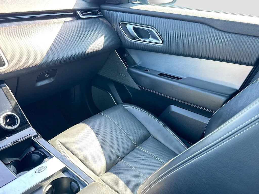 Used 2019  Land Rover SE R-Dynamic image 26