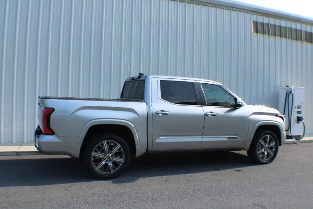 Used 2024  Toyota Capstone Hybrid image 2