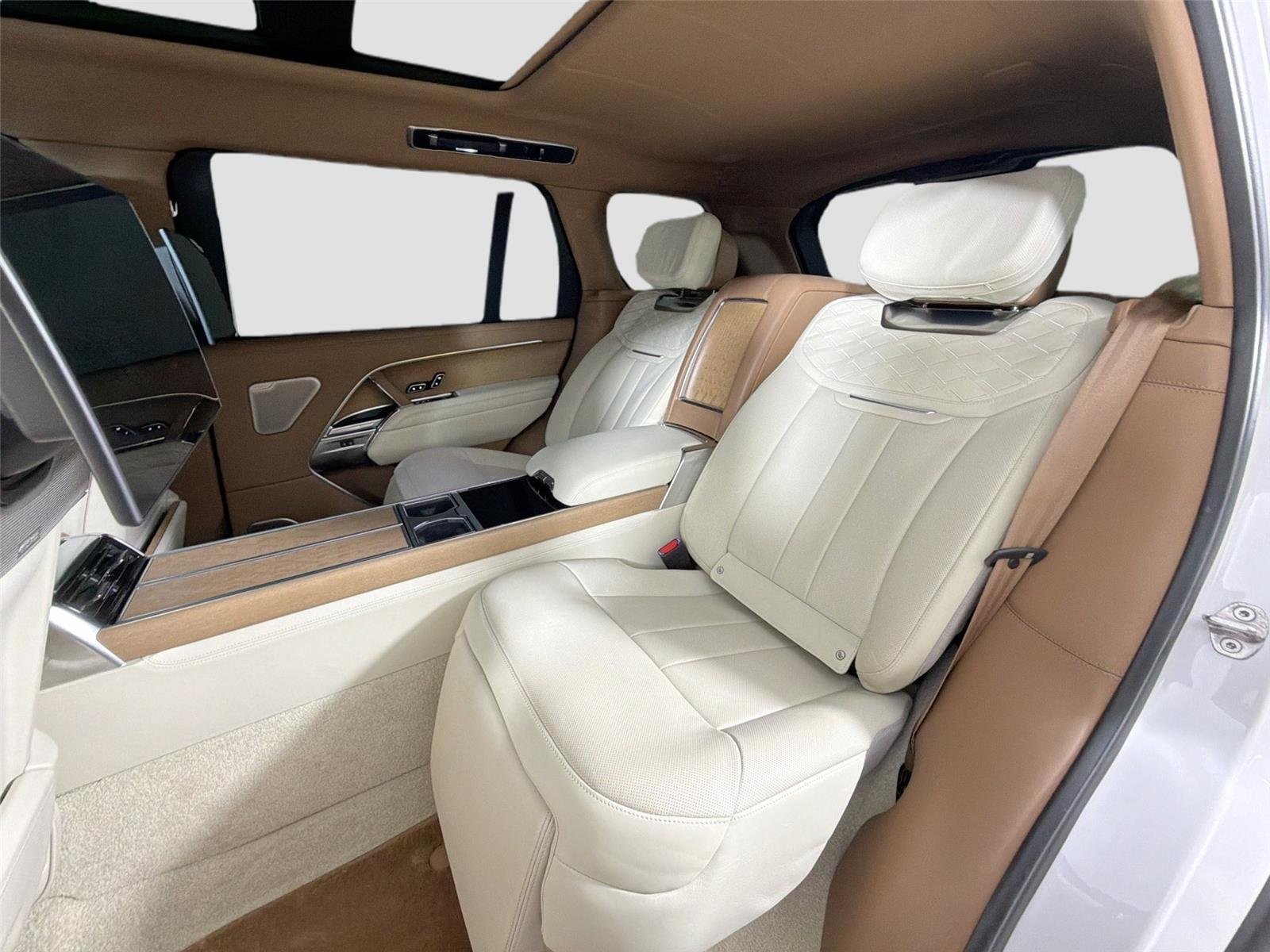 Certified Used 2022 Icy White Gloss Land Rover SV LONG WHEELBASE image 23