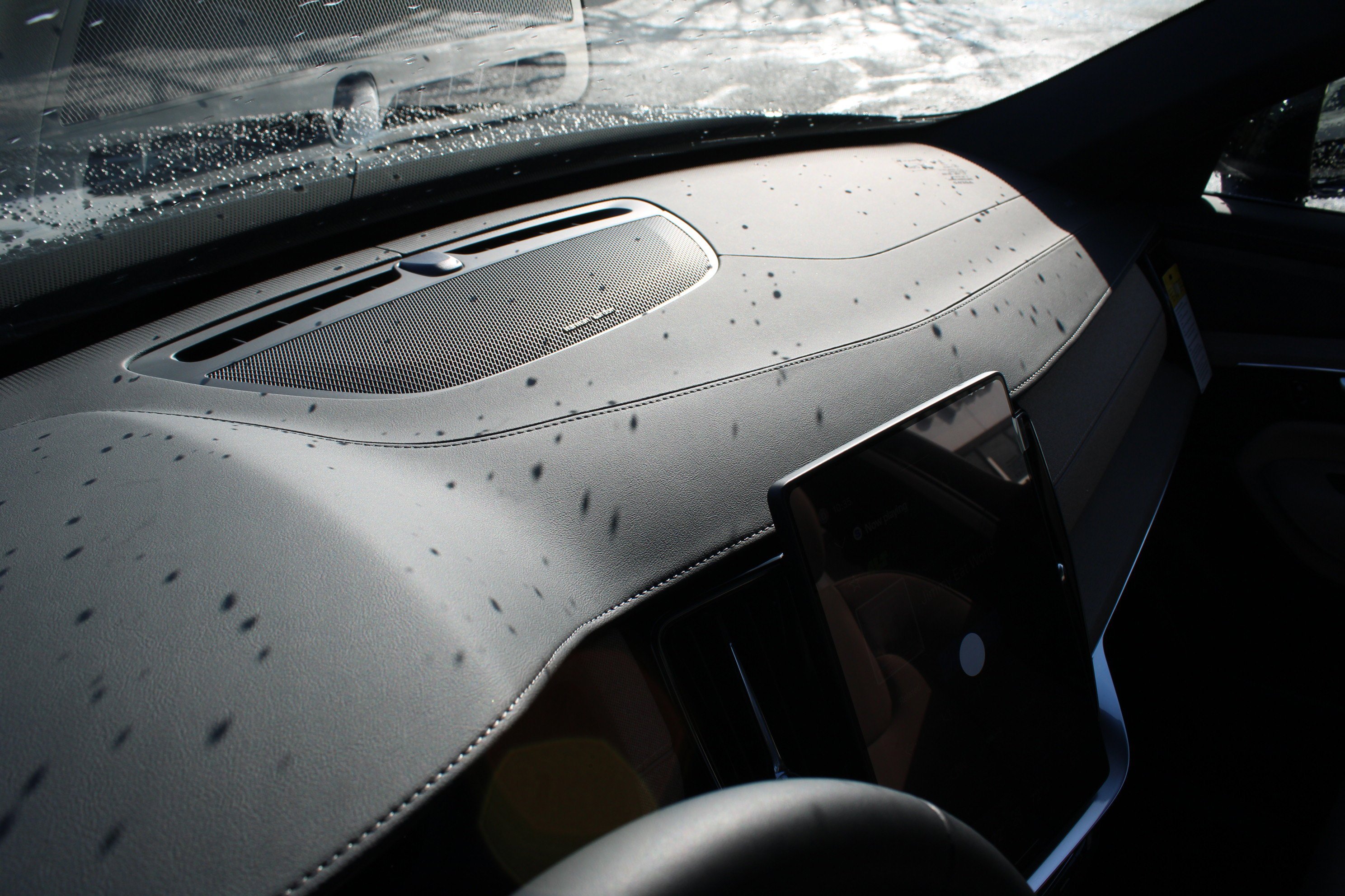 New 2026 Onyx Black Metallic Volvo Plus image 24