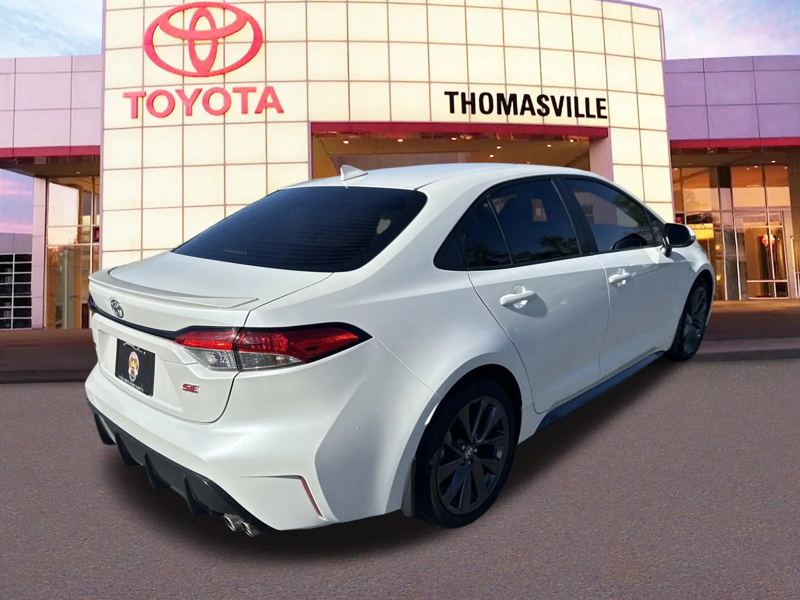 Used 2024  Toyota  image 5
