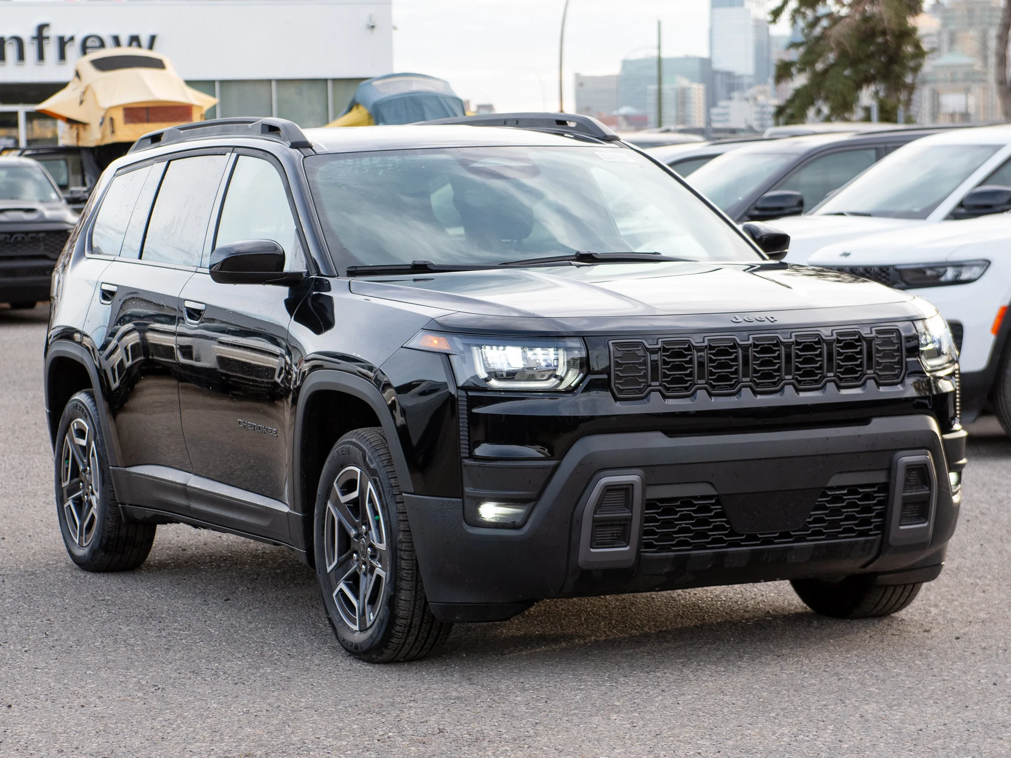 New 2026 Black Jeep Laredo* 4x4 Hybrid, Heated Seats/Wheel, 6.3L/100KMS, Remote Start image 5