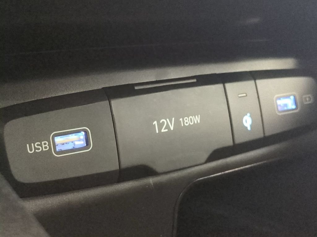 Used 2023 Silver Hyundai SEL image 29