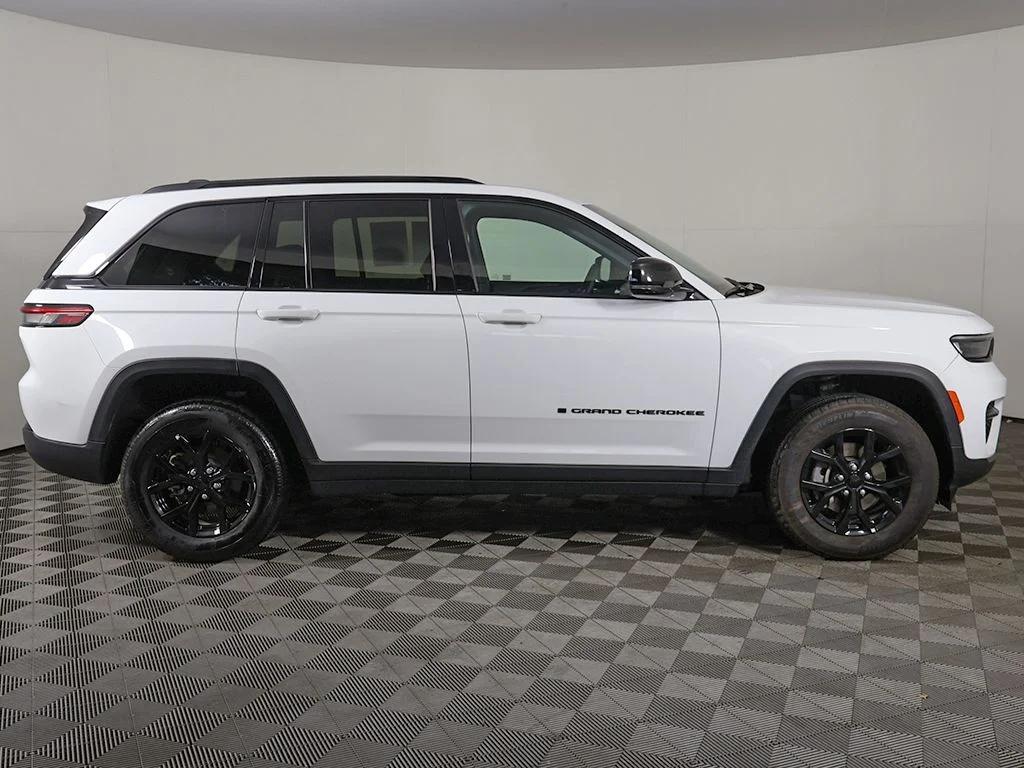 Used 2025 Bright White Clearcoat Jeep Altitude image 17