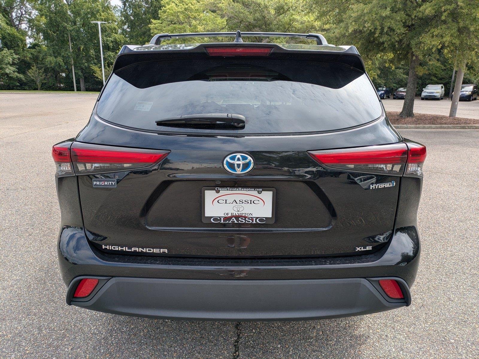 Used 2022 Midnight Black Metallic Toyota Hybrid XLE image 5
