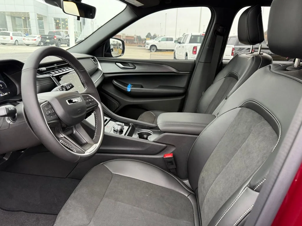 2025 Jeep Grand Cherokee Altitude - Photo 9