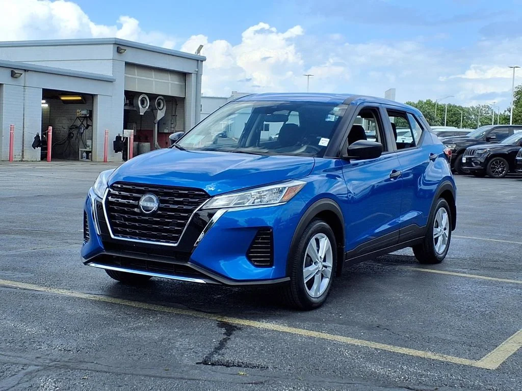 Used 2025 Nissan KICKS PLAY Base with VIN 3N1CP5BV8SL491828 for sale in Kansas City