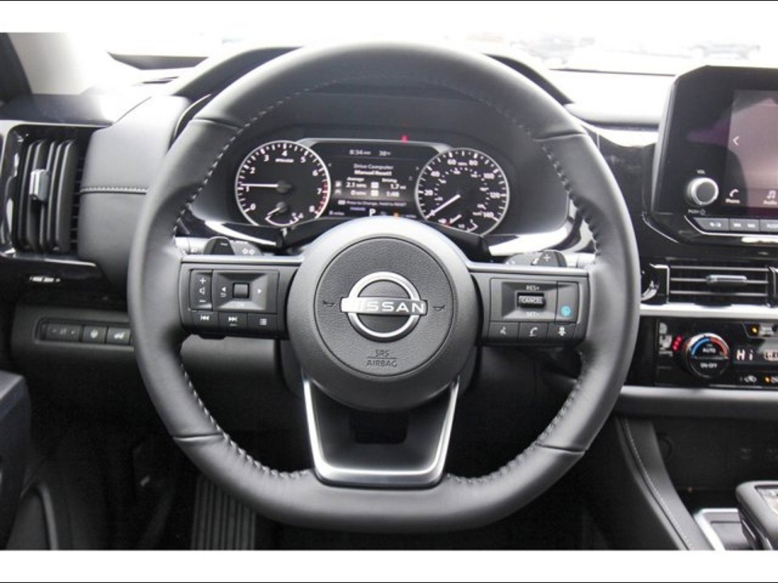 2025 Nissan Pathfinder SV - Photo 10