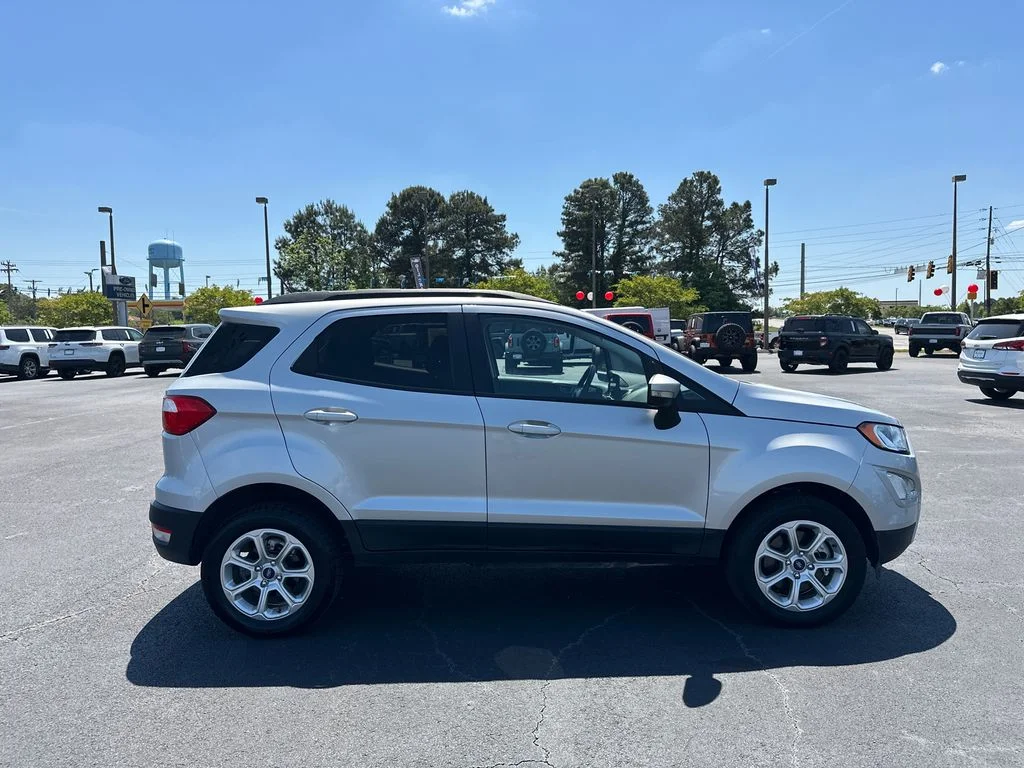 Used 2020 Silver Ford SE image 8