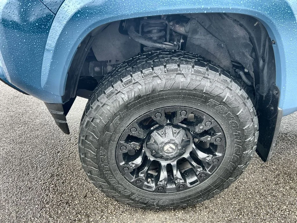 Used 2019 Blue Toyota SR5 image 10