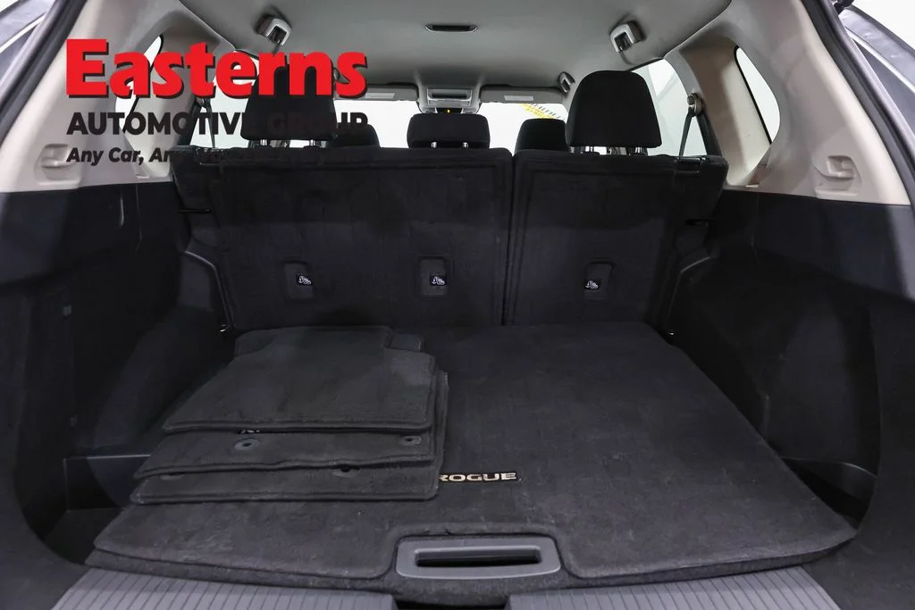 Used 2023 Gray Nissan S image 9