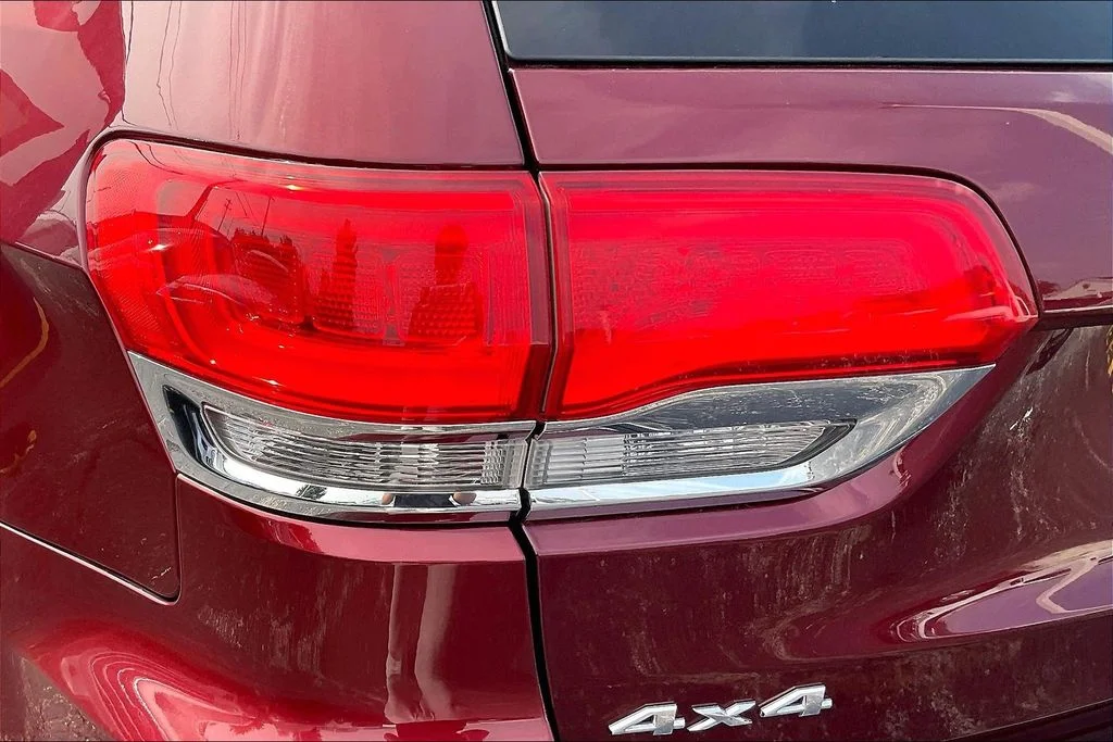 Used 2019 Red Jeep Limited image 28