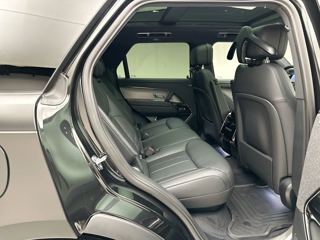 New 2027 Santorini Black Metallic Land Rover Dynamic SE image 7