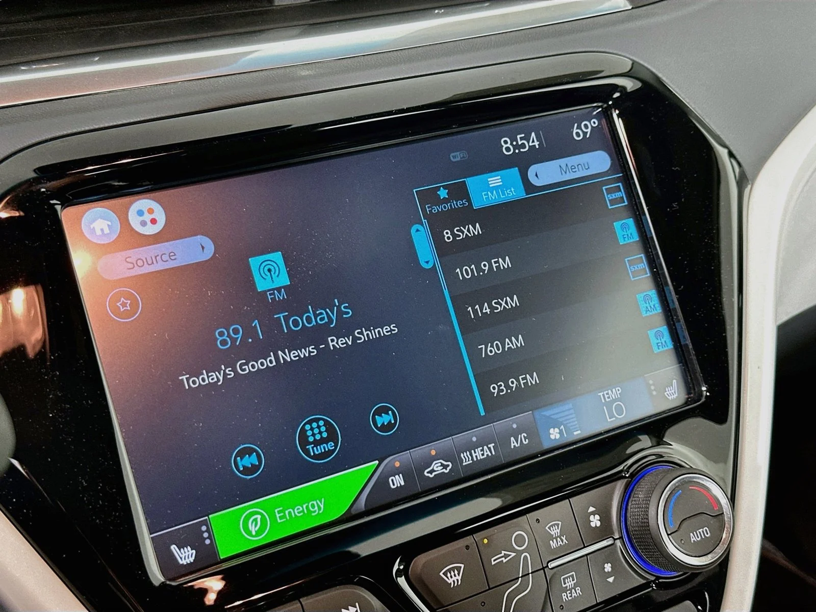 Used 2019 Silver Ice Metallic Chevrolet Premier image 15