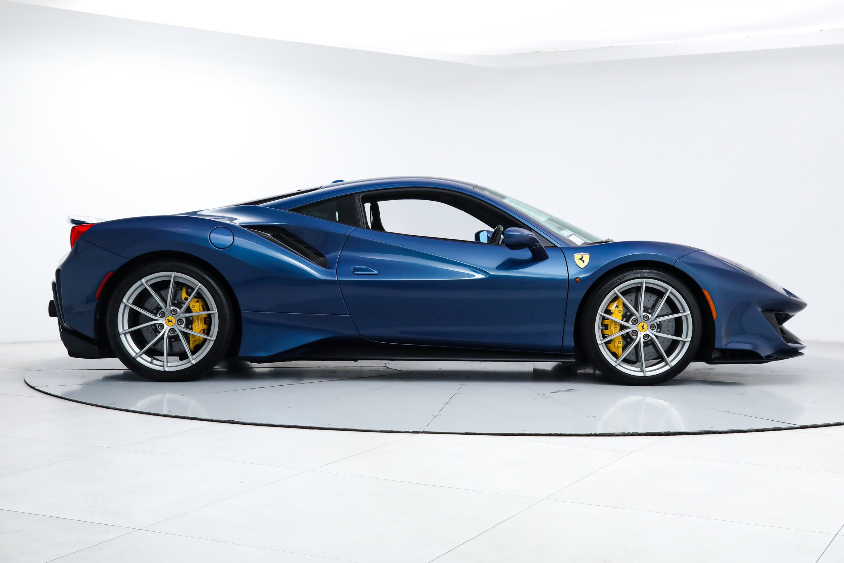 Used 2019 Blue Ferrari  image 9
