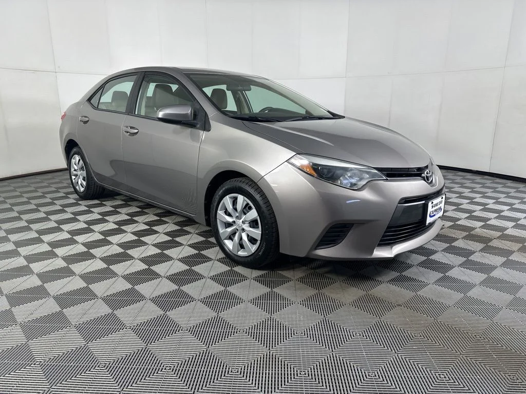 Used 2015 Brown Toyota LE image 13