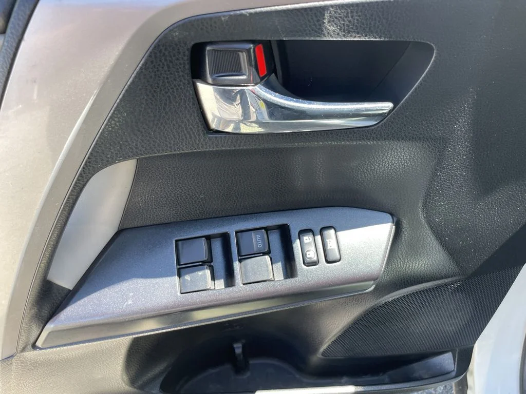 Used 2017 Super White Toyota XLE image 16