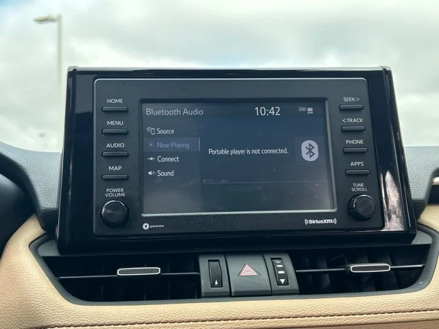 Used 2021  Toyota XLE Premium image 58