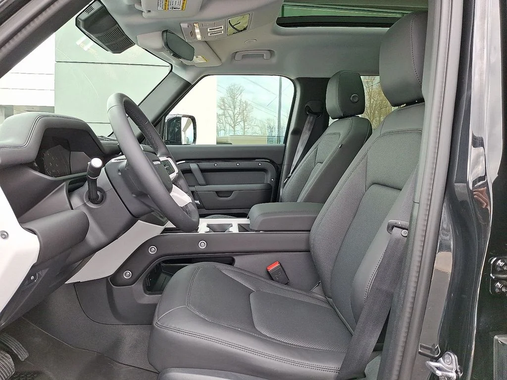 Certified Used 2026 Santorini Black Metallic Land Rover s image 13