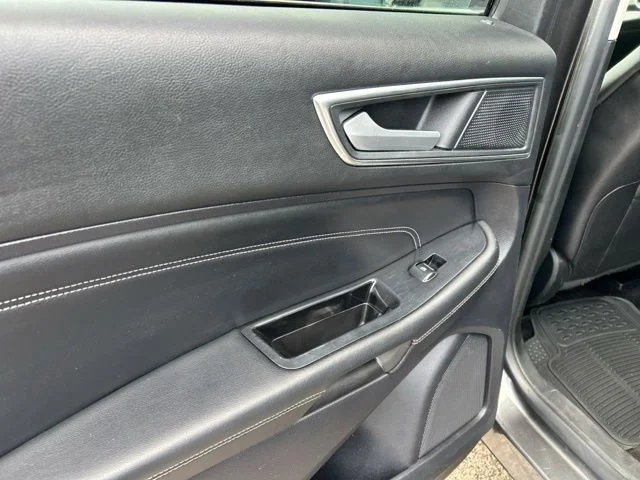 Used 2020  Ford Titanium image 23