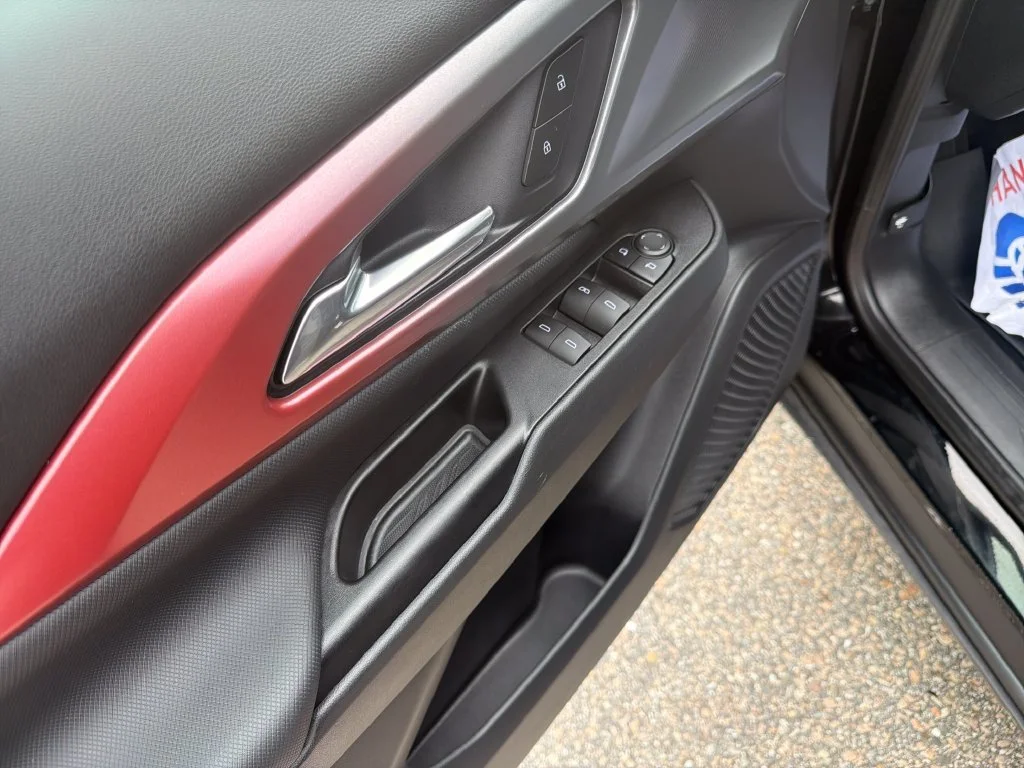 2025 Chevrolet Equinox EV RS - Photo 11