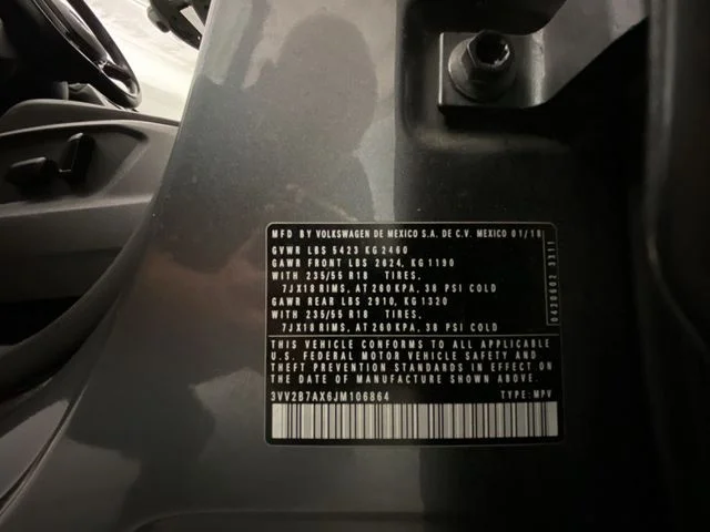 Used 2018 Gray Volkswagen 2.0T SEL image 29
