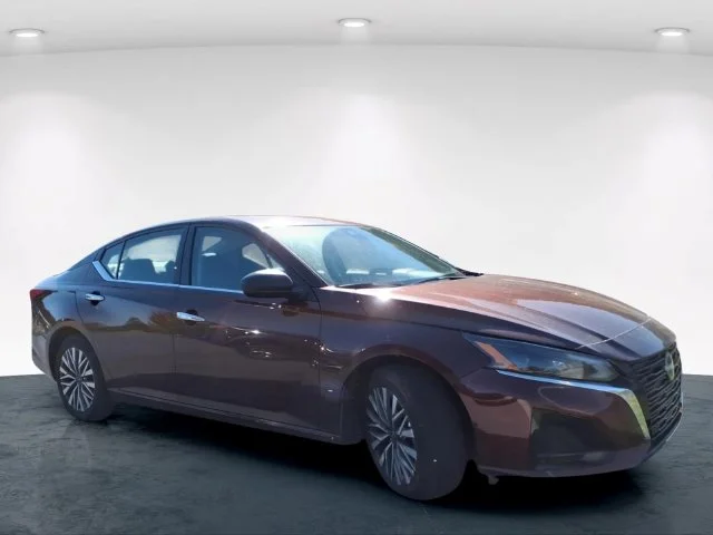 Used 2025 Red Nissan 2.5 SV image 8