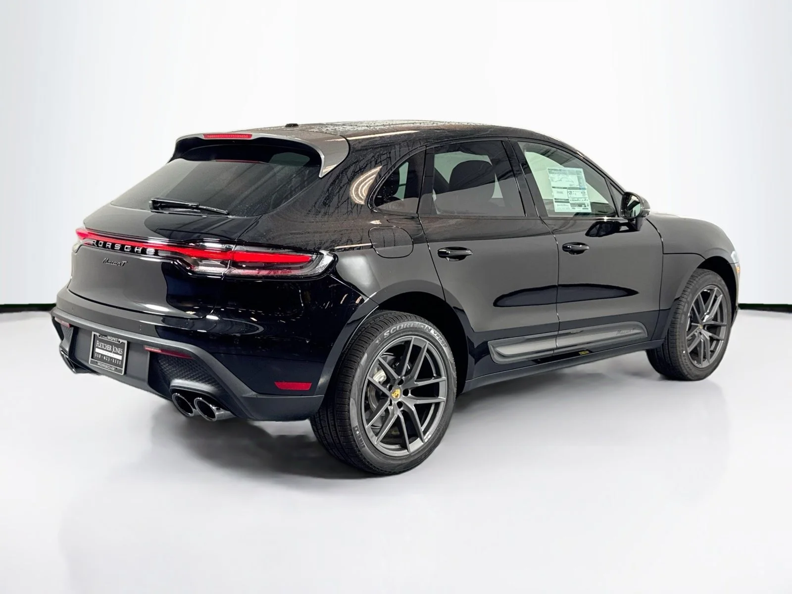 2026 Porsche Macan T - Photo 9