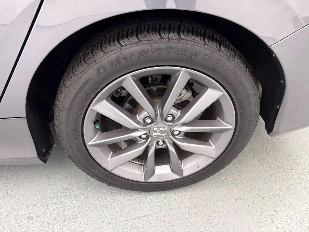 2019 Honda Civic EX 4dr Car Slide 4