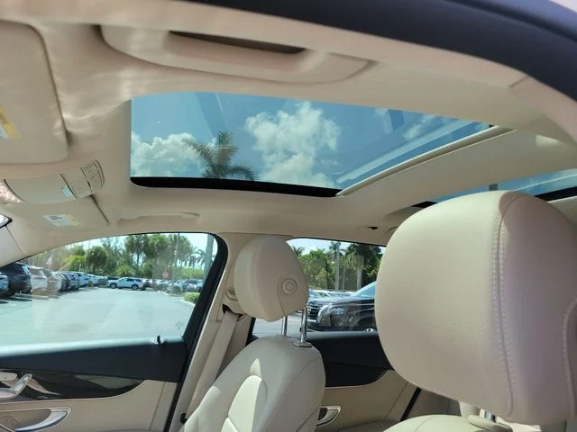 Used 2022 White Mercedes-Benz GLC 300 image 17