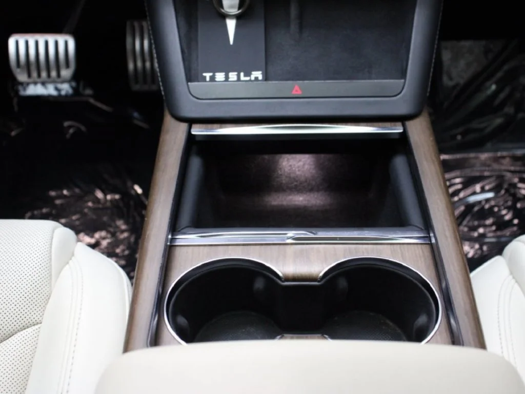 Used 2022  Tesla Base image 17