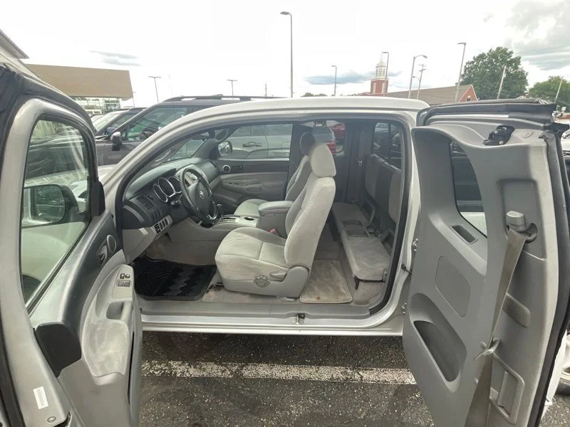 Used 2005 Silver Toyota Base image 9