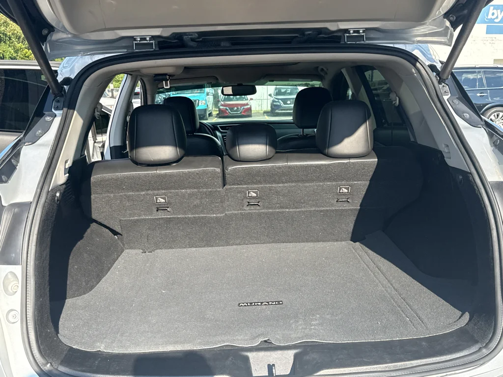 Used 2018 Brilliant Silver Metallic Nissan SL image 8