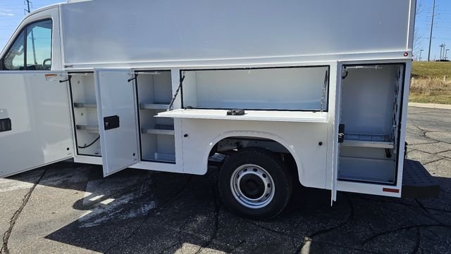 New 2026 Oxford White Ford Base image 9