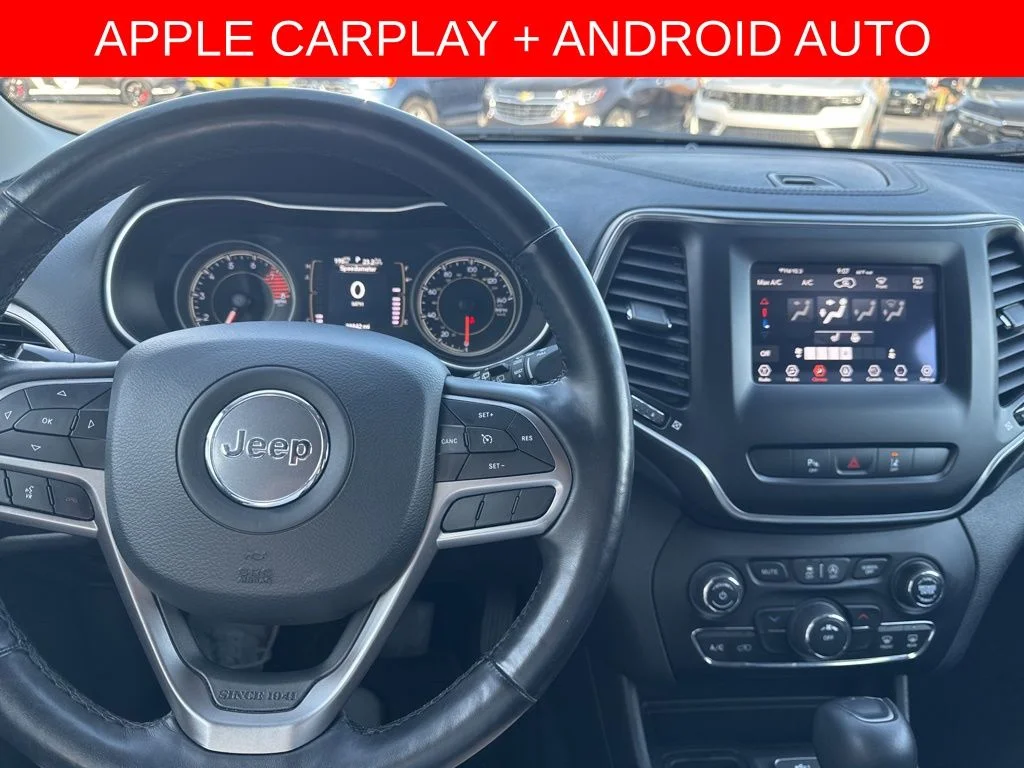 Used 2021 Green Jeep Latitude Lux image 3