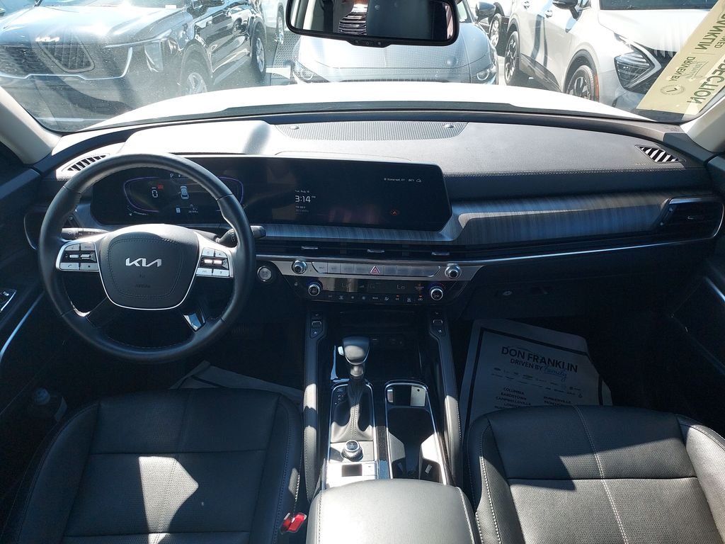 Used 2025 White Kia EX image 15